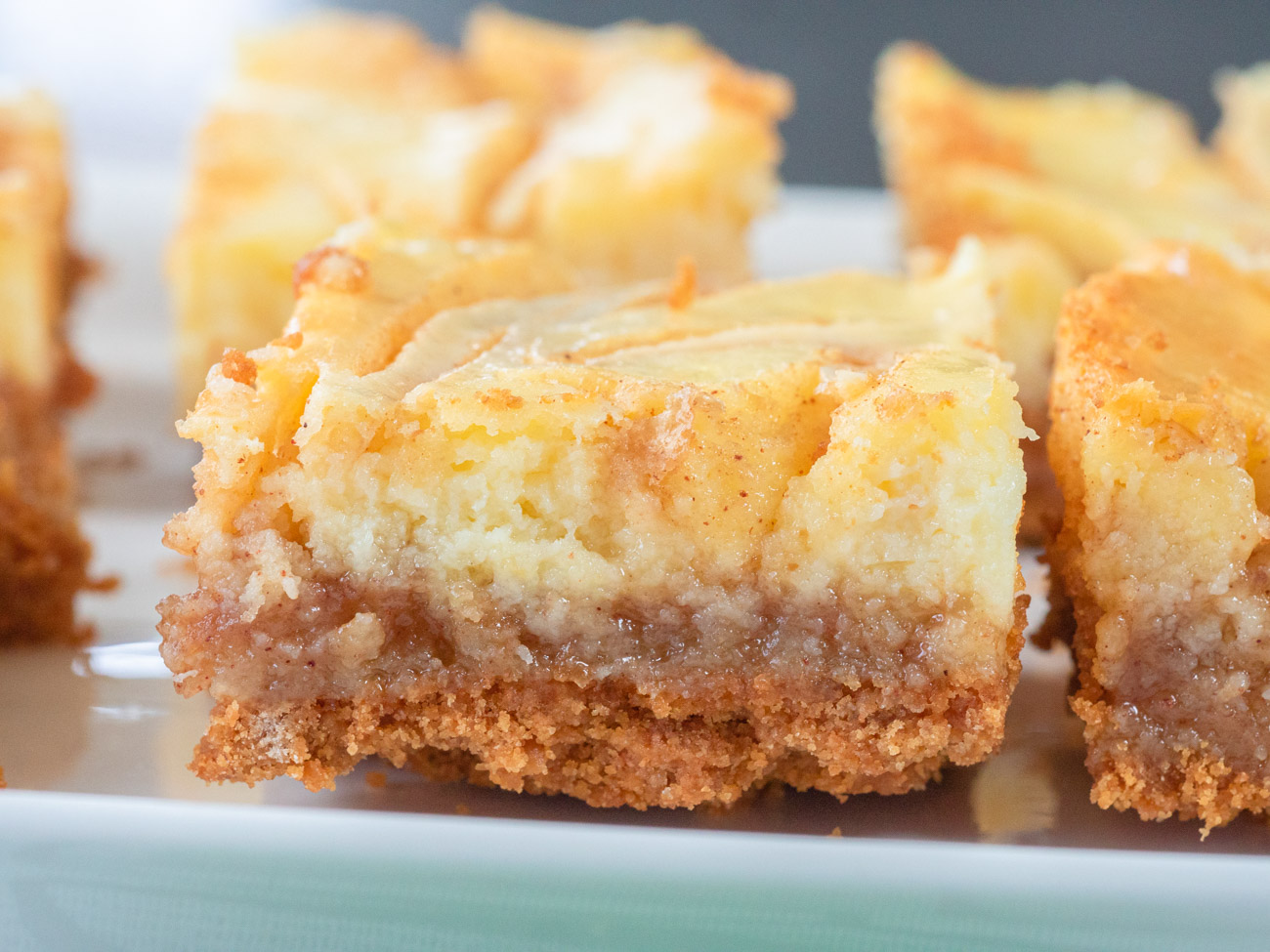 Ooey-Gooey Cinnamon Roll Cheesecake Bars