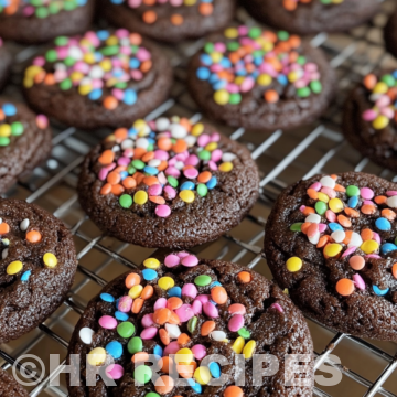 Chocolate Sugar Cookies taken with iphone 15 pro max --iw 2 --ar 4:5 --v 6.1 --raw
